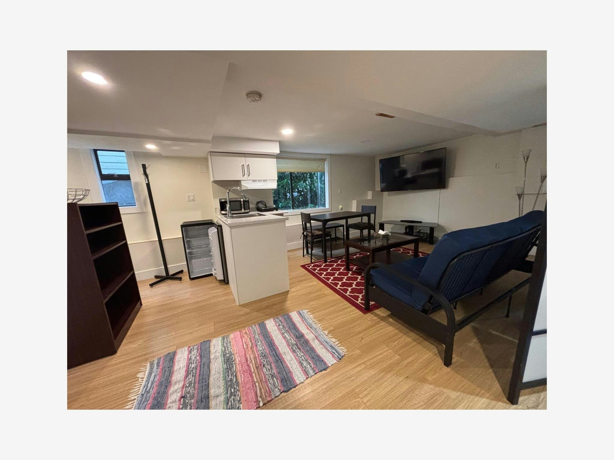 23** Bridgeman Avenue, North Vancouver, BC, V7P 3P4 - 3