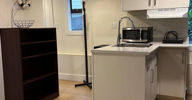 23** Bridgeman Avenue, North Vancouver, BC, V7P 3P4 - 7
