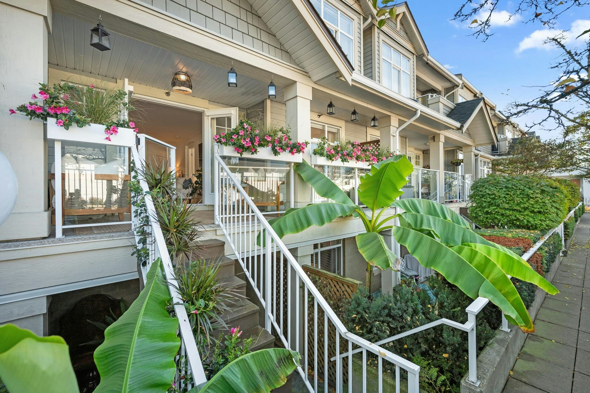 203-15621 Marine Drive, Surrey, BC, V4B 1E1