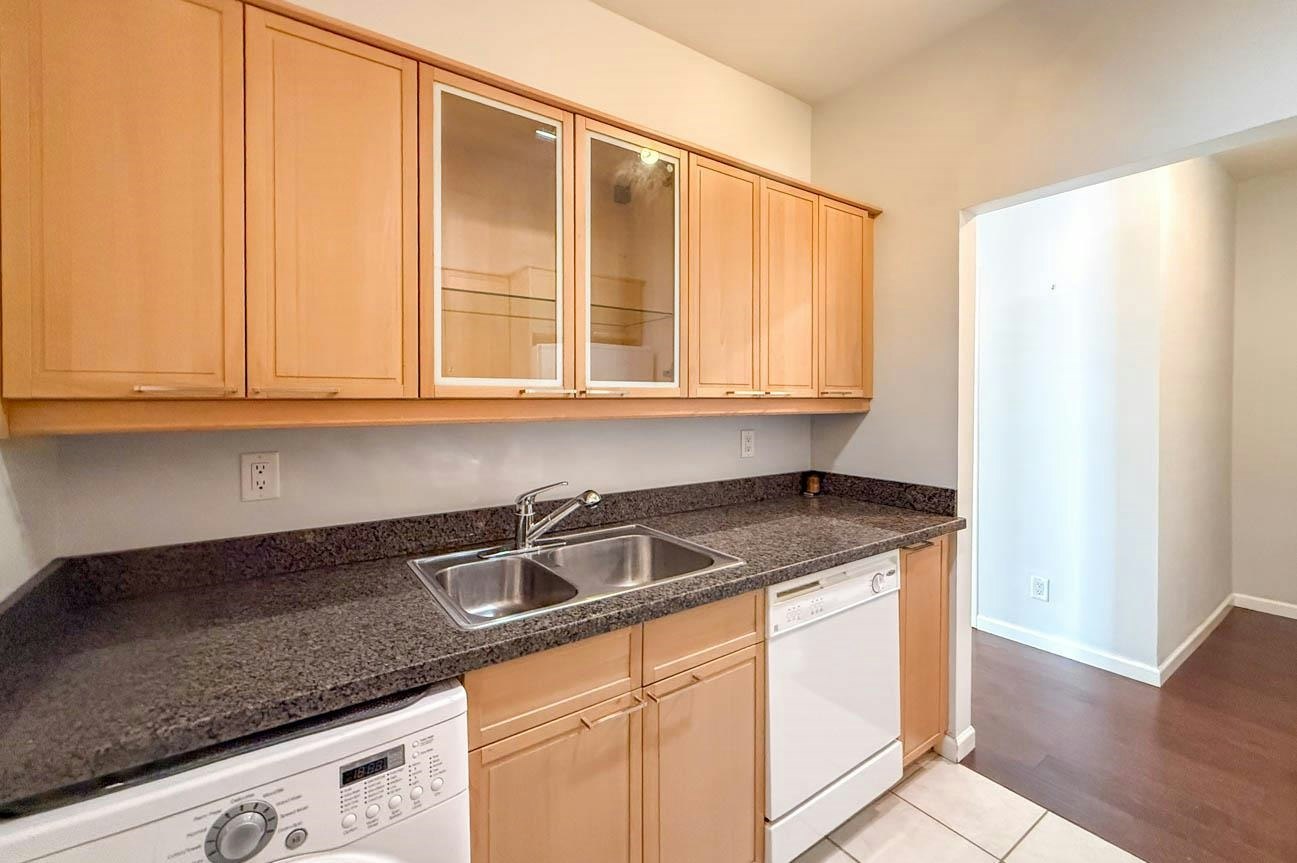 304-827 W 16th, North Vancouver, BC, V7P 1R2 - 24