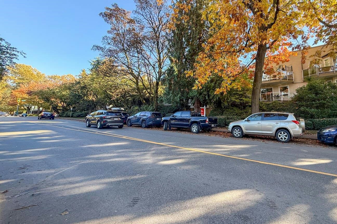304-827 W 16th, North Vancouver, BC, V7P 1R2 - 3