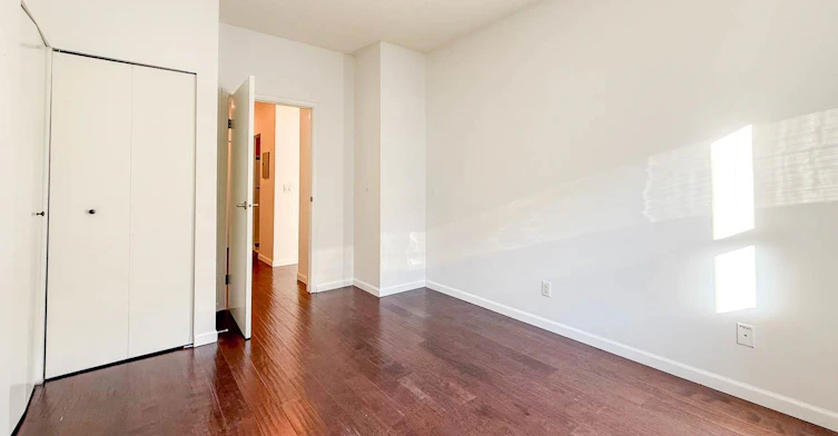 304-827 W 16th, North Vancouver, BC, V7P 1R2 - 18
