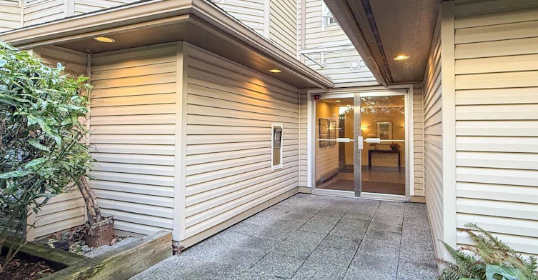 304-827 W 16th, North Vancouver, BC, V7P 1R2