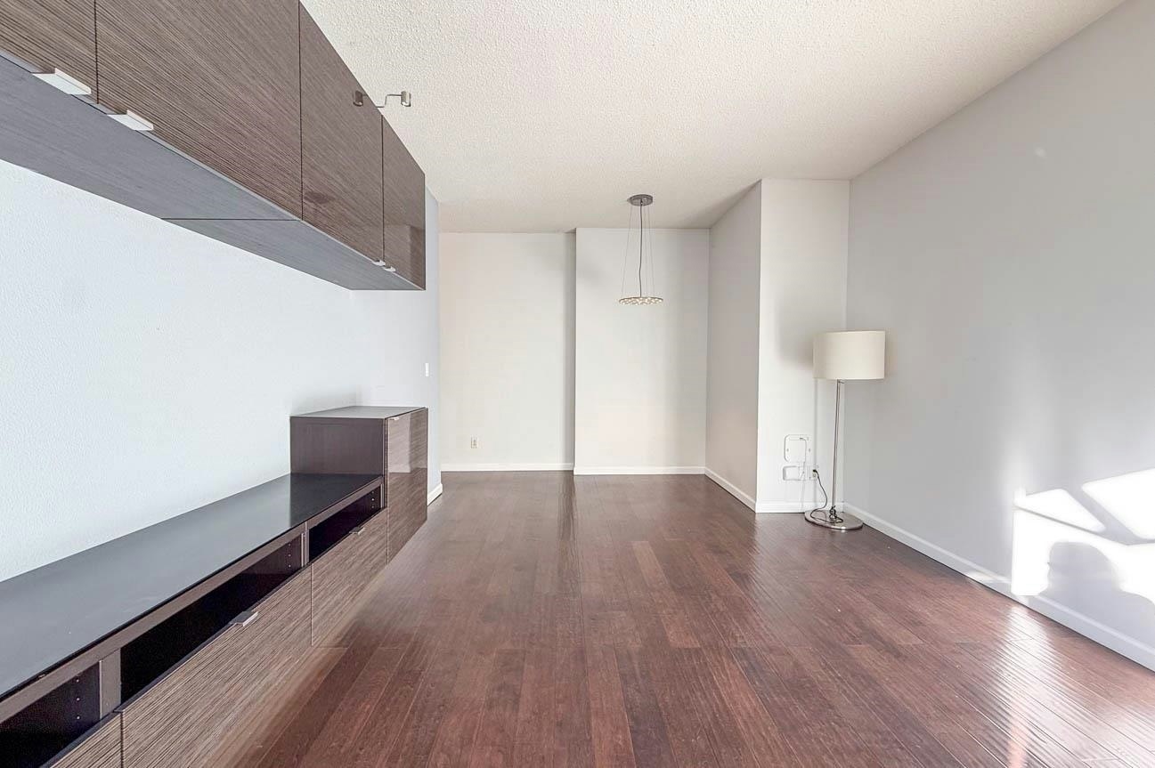 304-827 W 16th, North Vancouver, BC, V7P 1R2 - 16