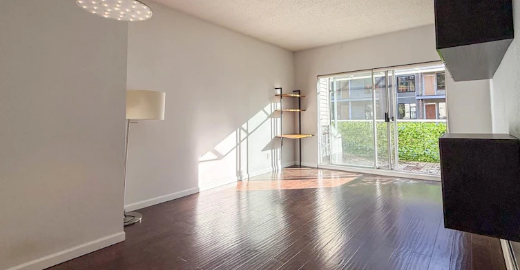 304-827 W 16th, North Vancouver, BC, V7P 1R2 - 9