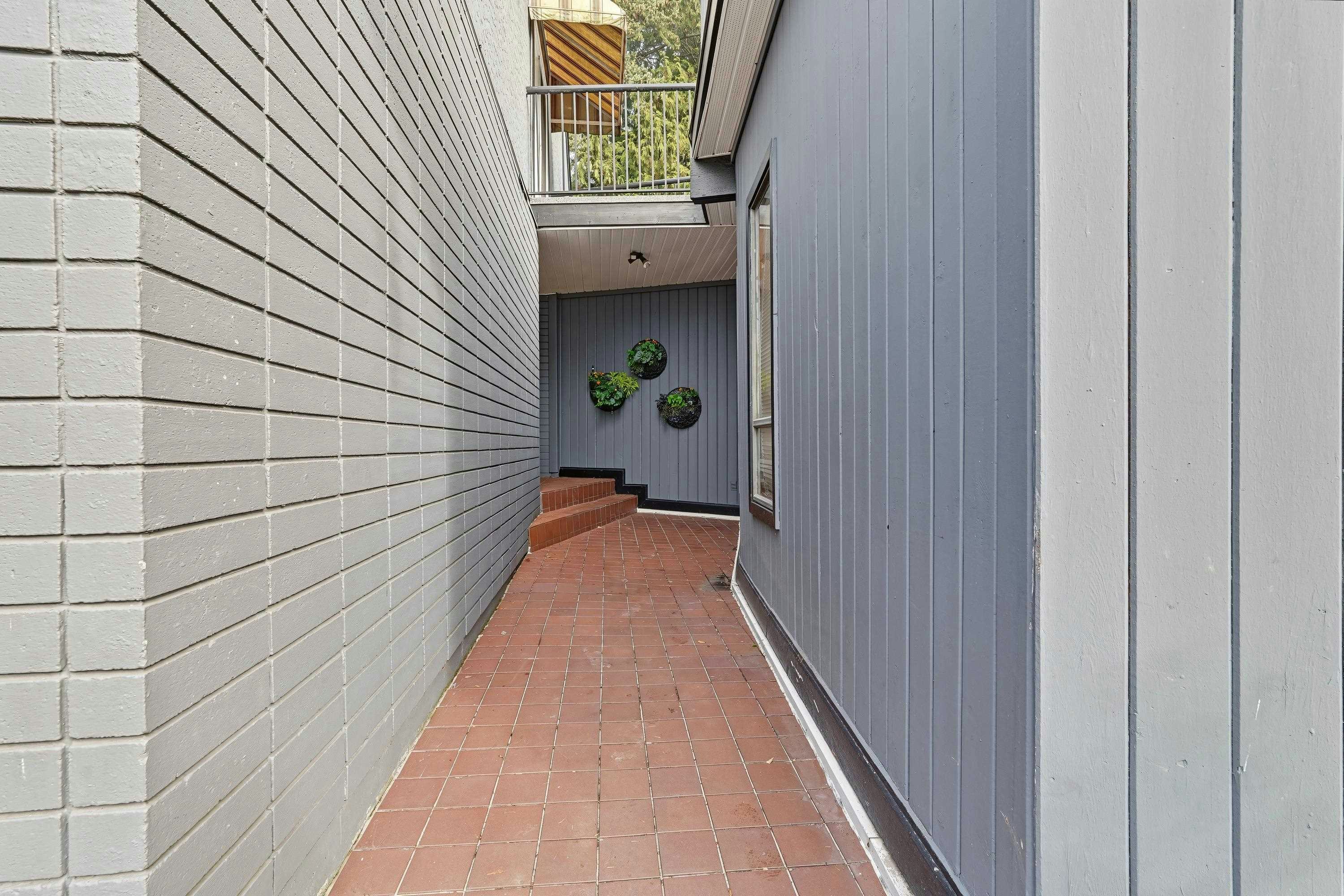 4927 Cedar Crescent - 4