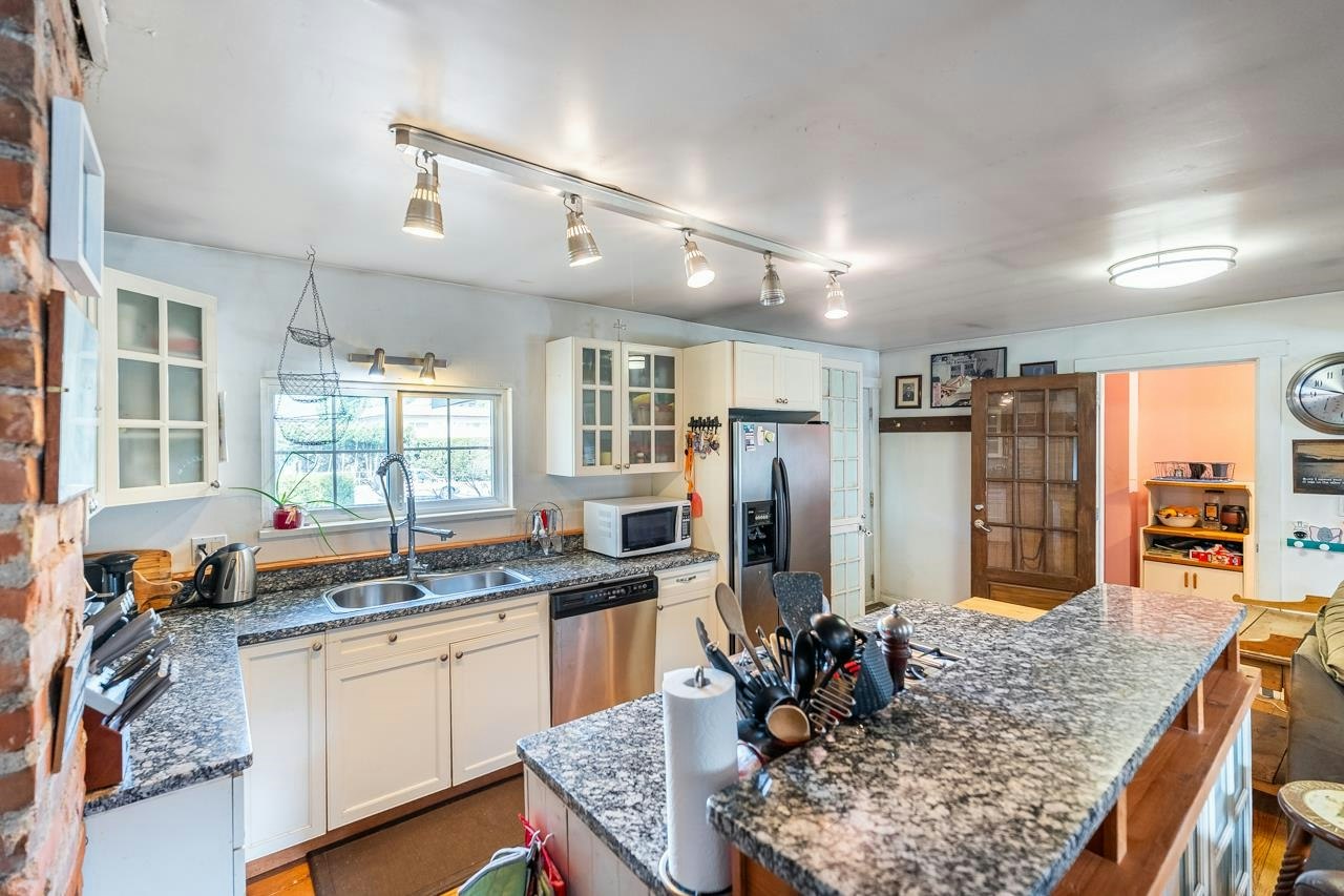 1052 Como Lake Avenue - 5