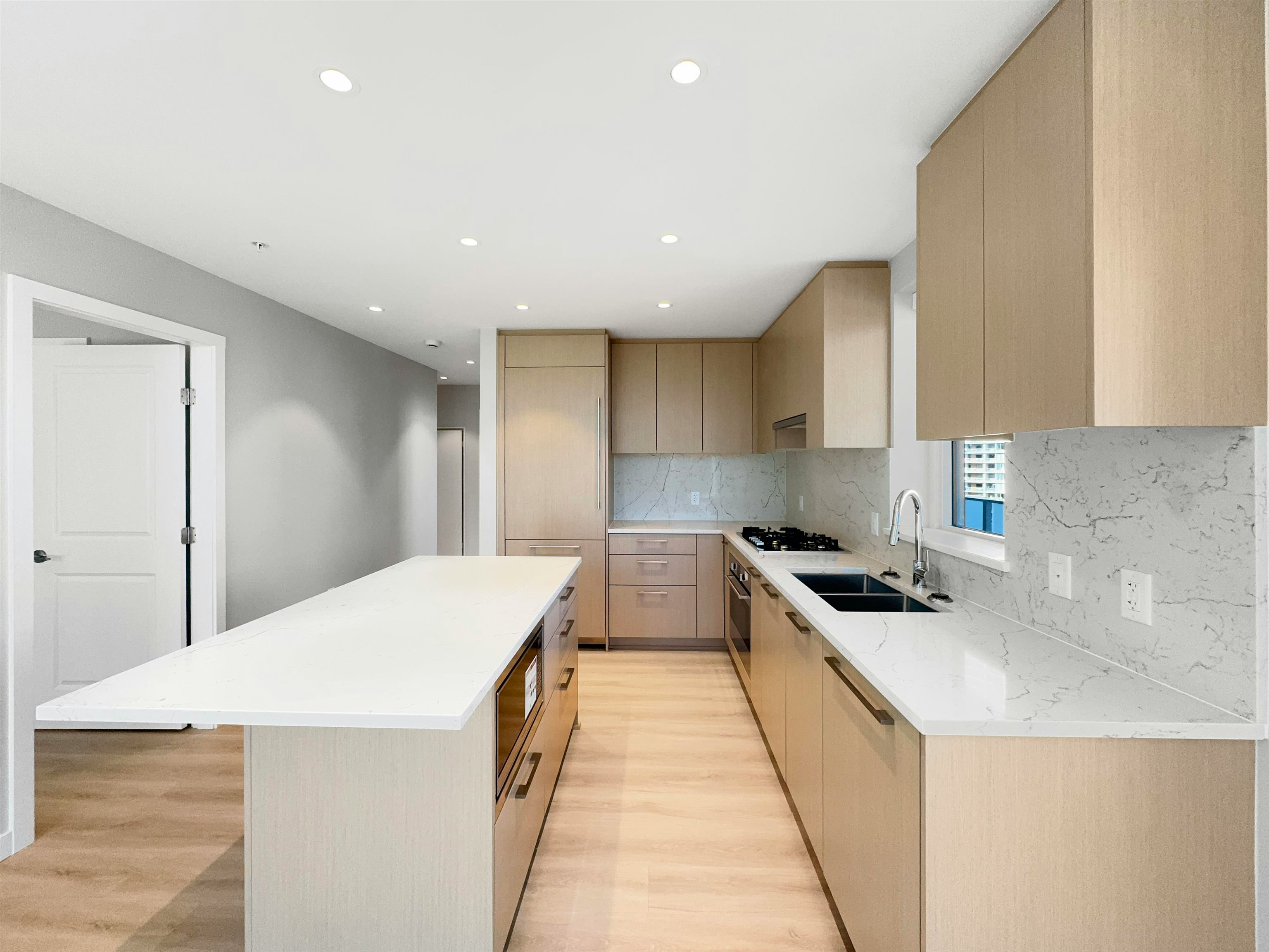 8XX-5938 Olive Avenue, Burnaby, BC, V5H 0M6 - 3
