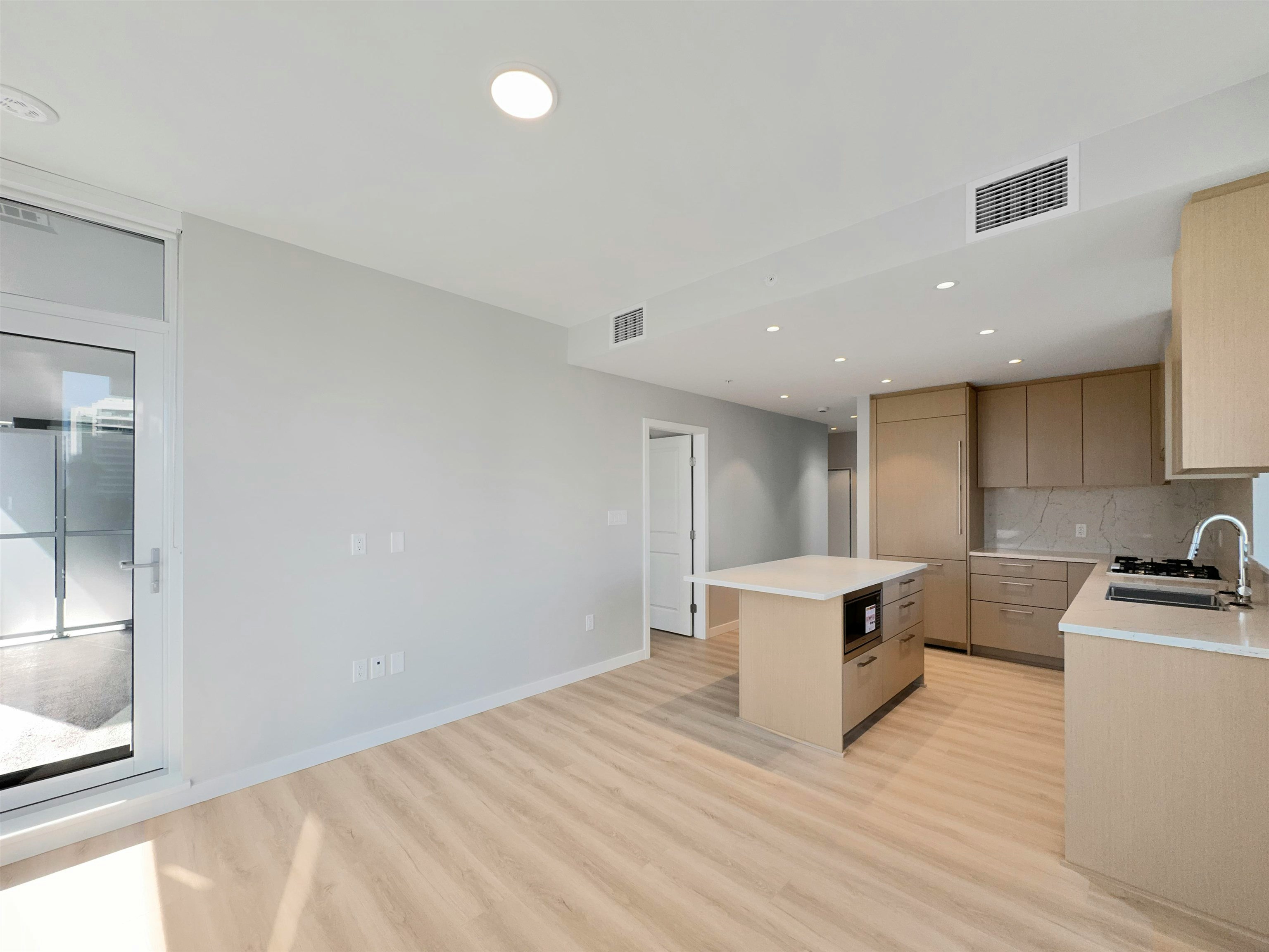 8XX-5938 Olive Avenue, Burnaby, BC, V5H 0M6 - 5