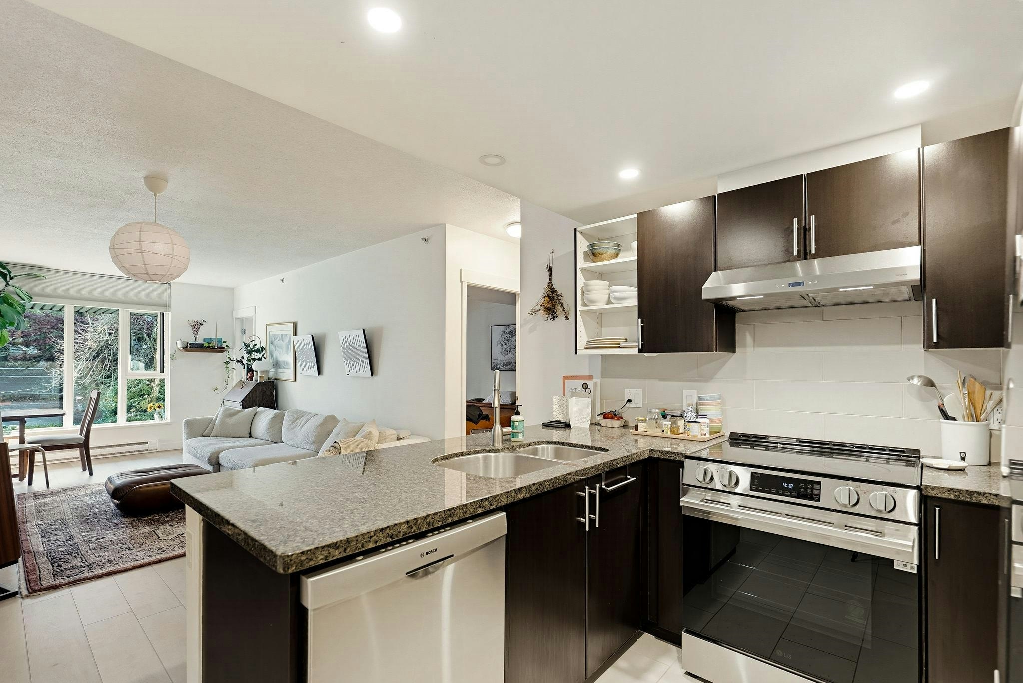 213-2520 Manitoba Street, Vancouver, BC, V5Y 3A6
