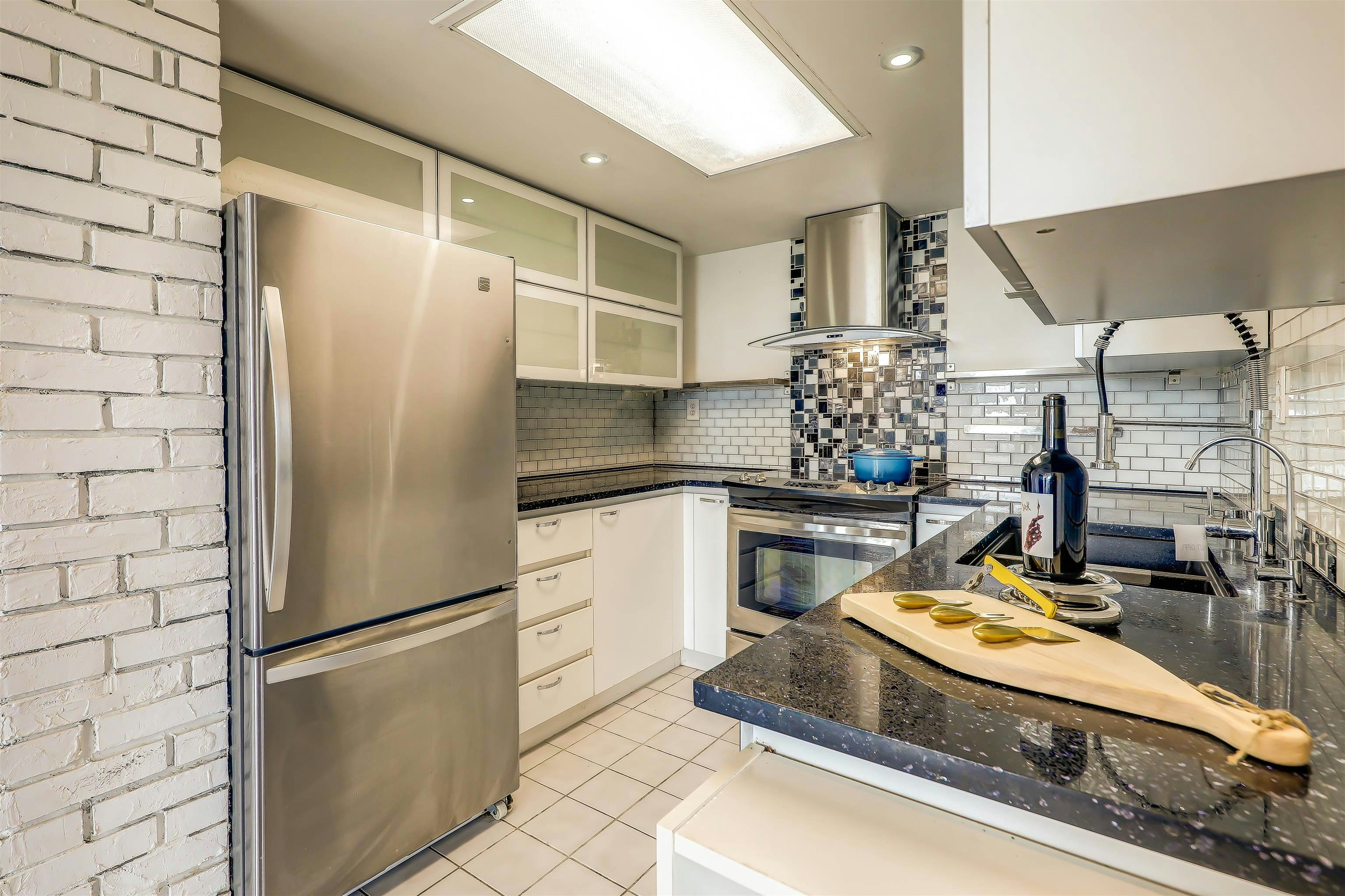 808-10082 148 Street, Surrey, BC, V3R 0S3