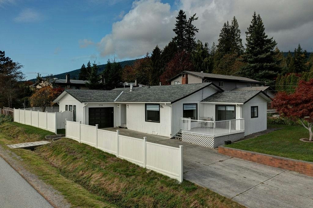776 Seacot Way, Gibsons, BC, V0N 1V9 - 2