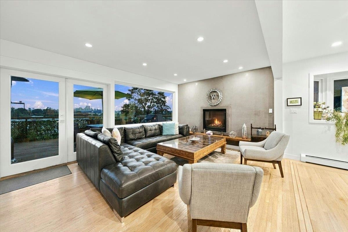 1095 W Keith Road, North Vancouver, BC, V7P 1Y6