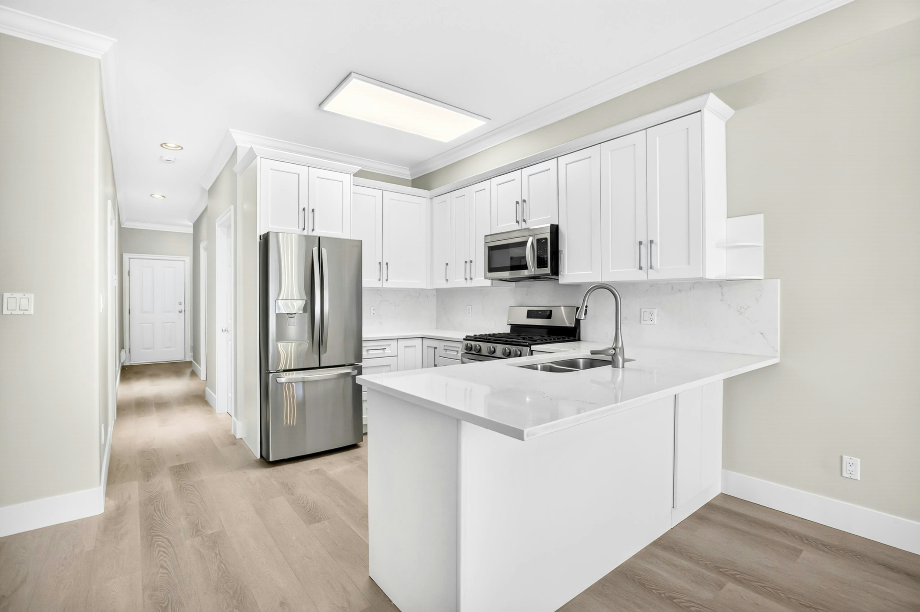 72-18221 68 Avenue - 5