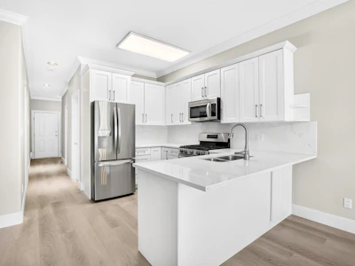 72-18221 68 Avenue - 5