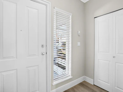 72-18221 68 Avenue - 4
