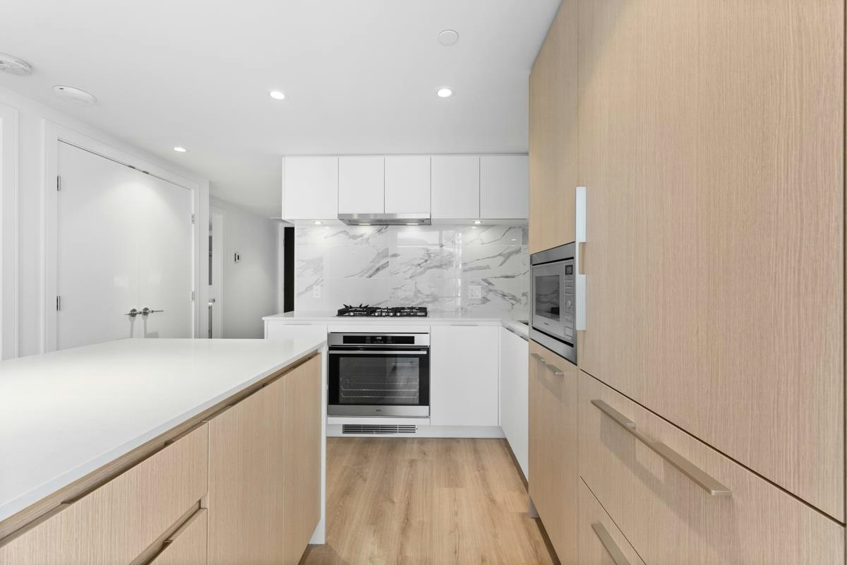 1202-1500 Fern Street, North Vancouver, BC, V7J 1H6 - 5