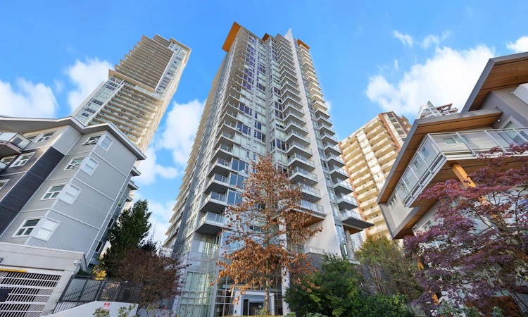 1401-520 Como Lake Avenue