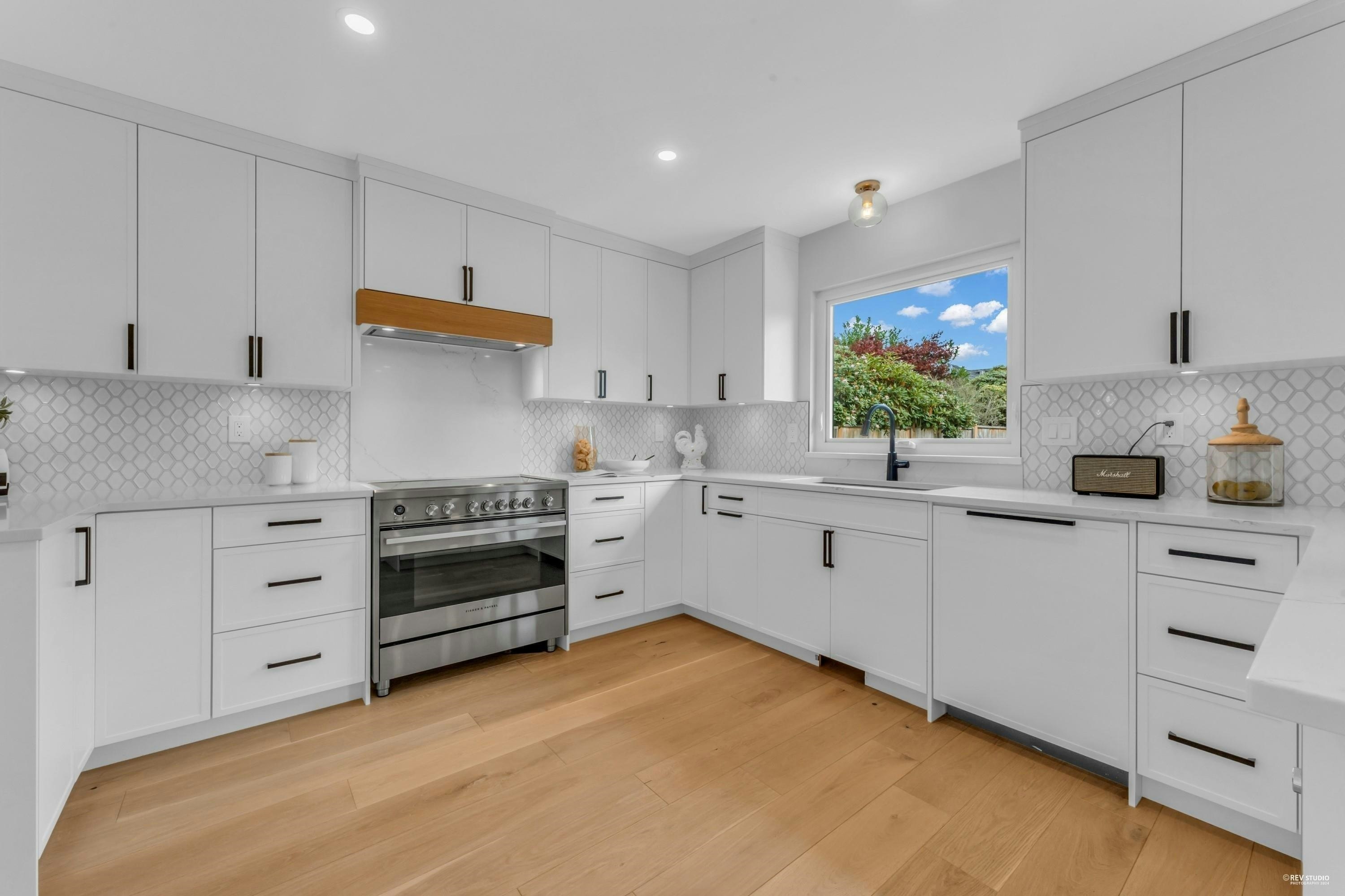 14** 134a Street, Surrey, BC, V4A 9A5 - 15