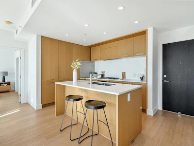 605-5115 Cambie Street - 3