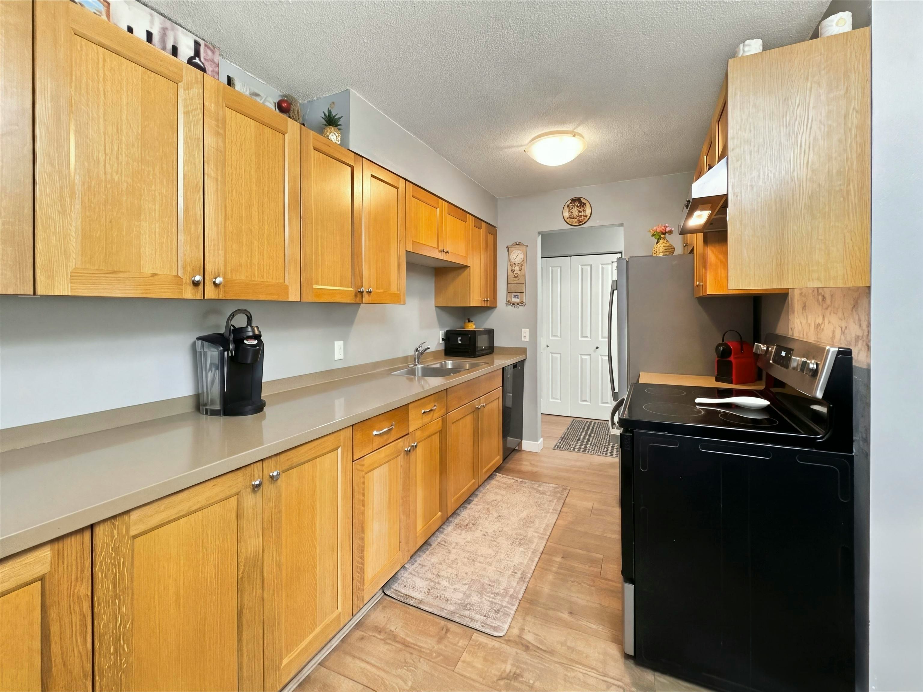 302-371 Ellesmere Avenue, Burnaby, BC, V5B 3T1