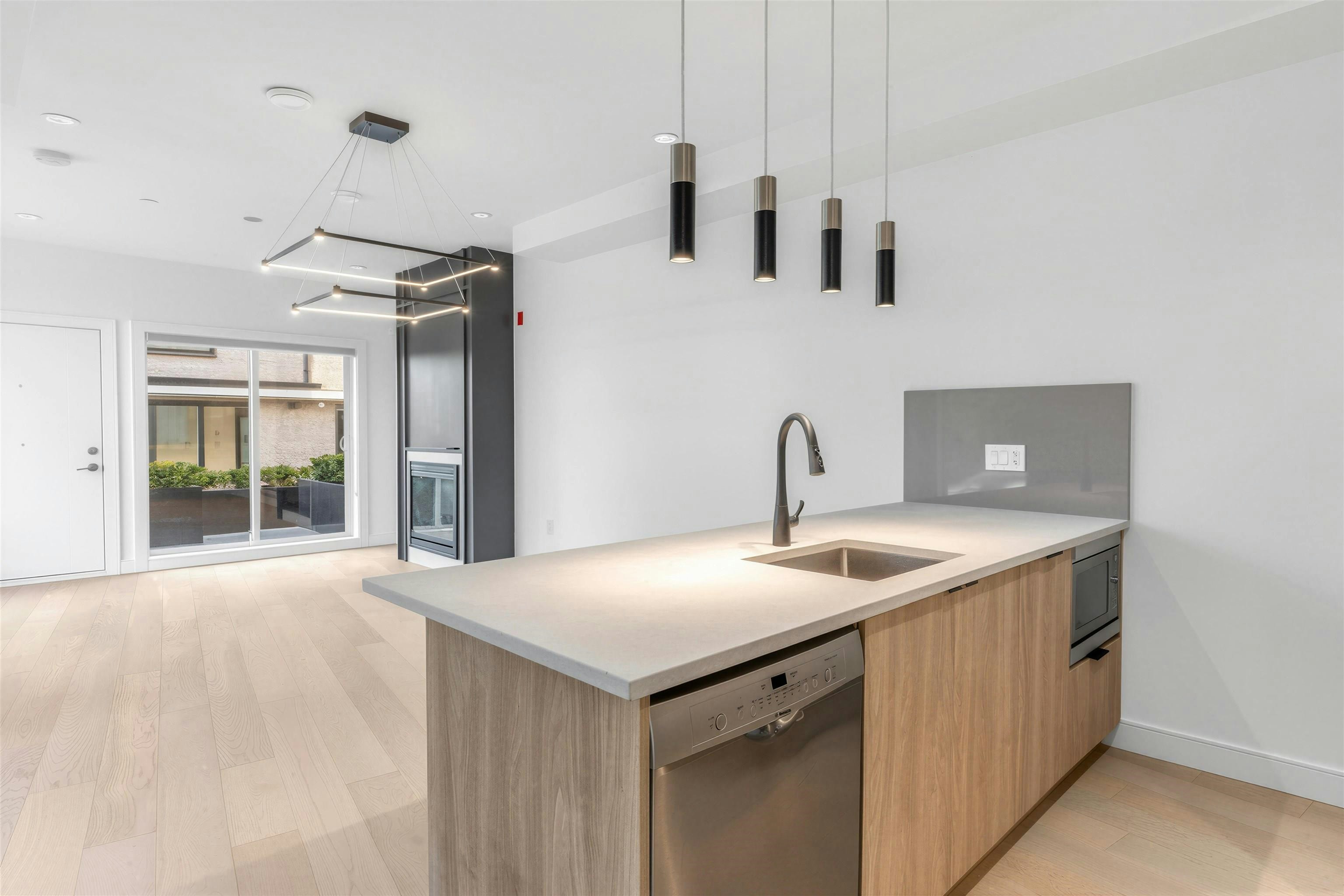 7351 Oak Street - 2
