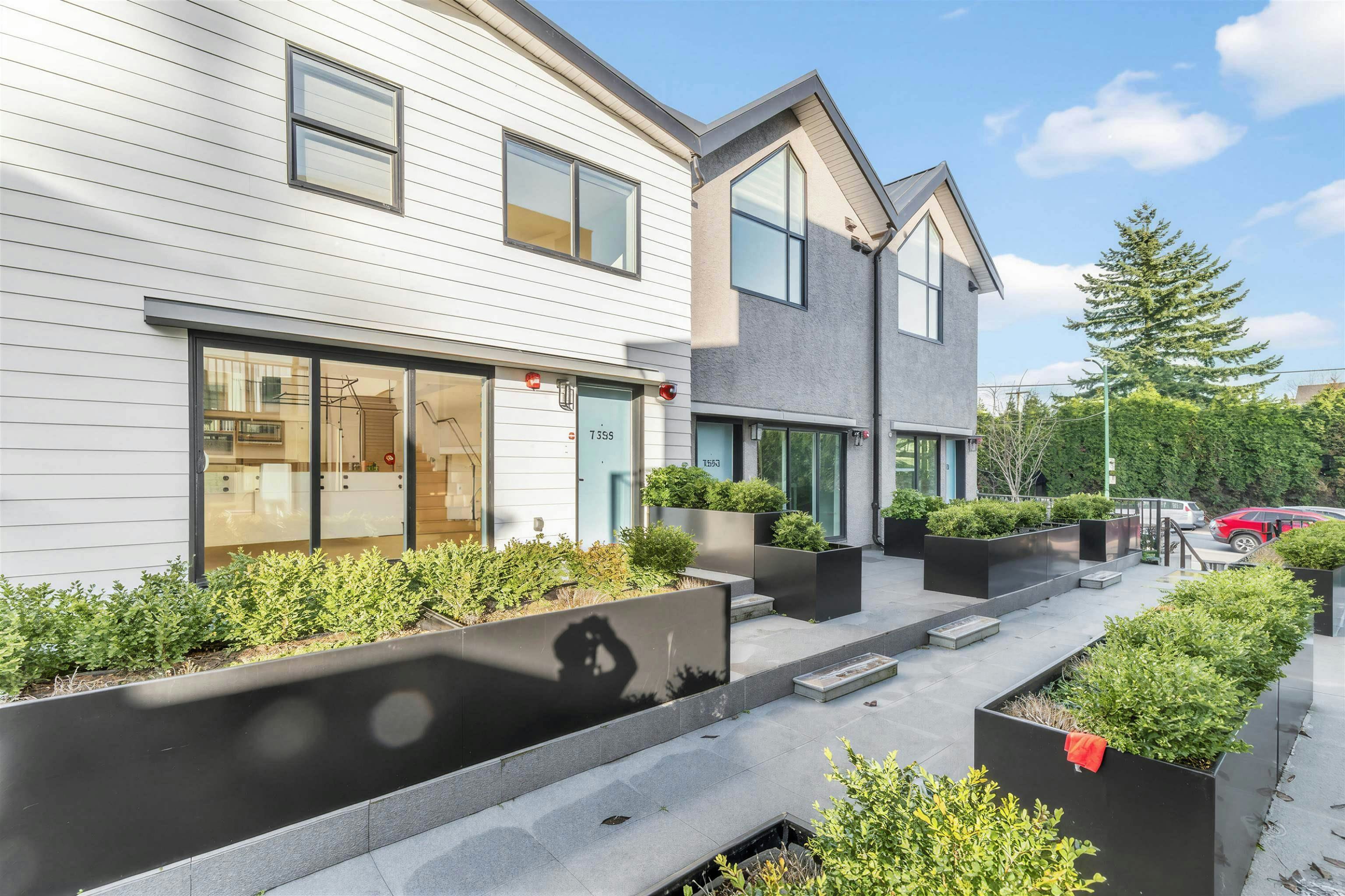 7351 Oak Street, Vancouver, BC, V6P 1V9