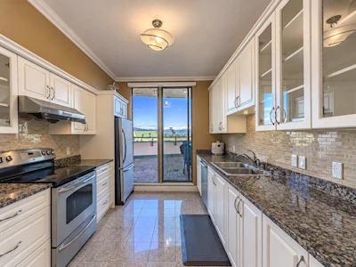 2102-3071 Glen Drive - 3