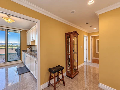 2102-3071 Glen Drive - 4