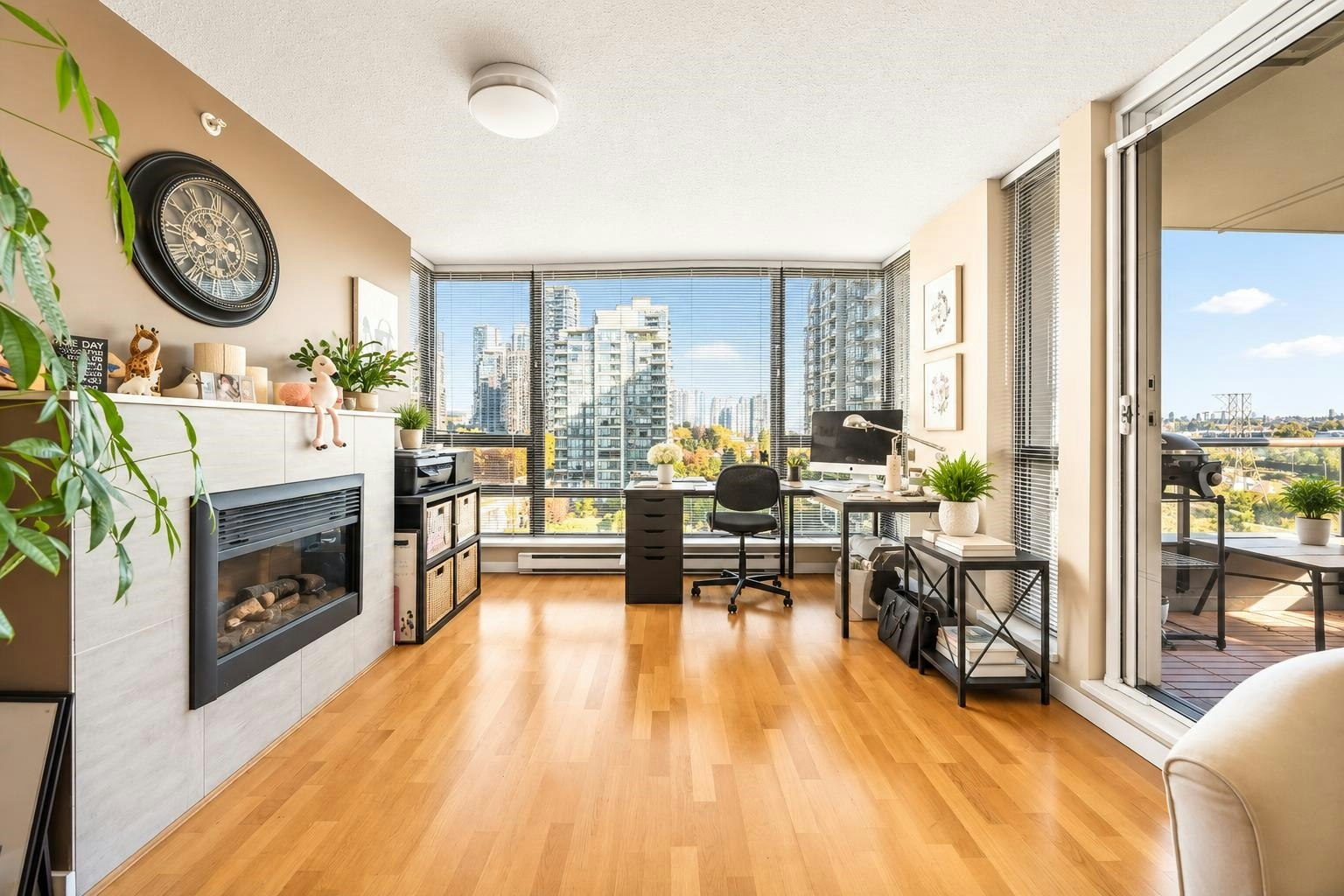 906-4118 Dawson Street Street, Burnaby, BC, V5C 0A3