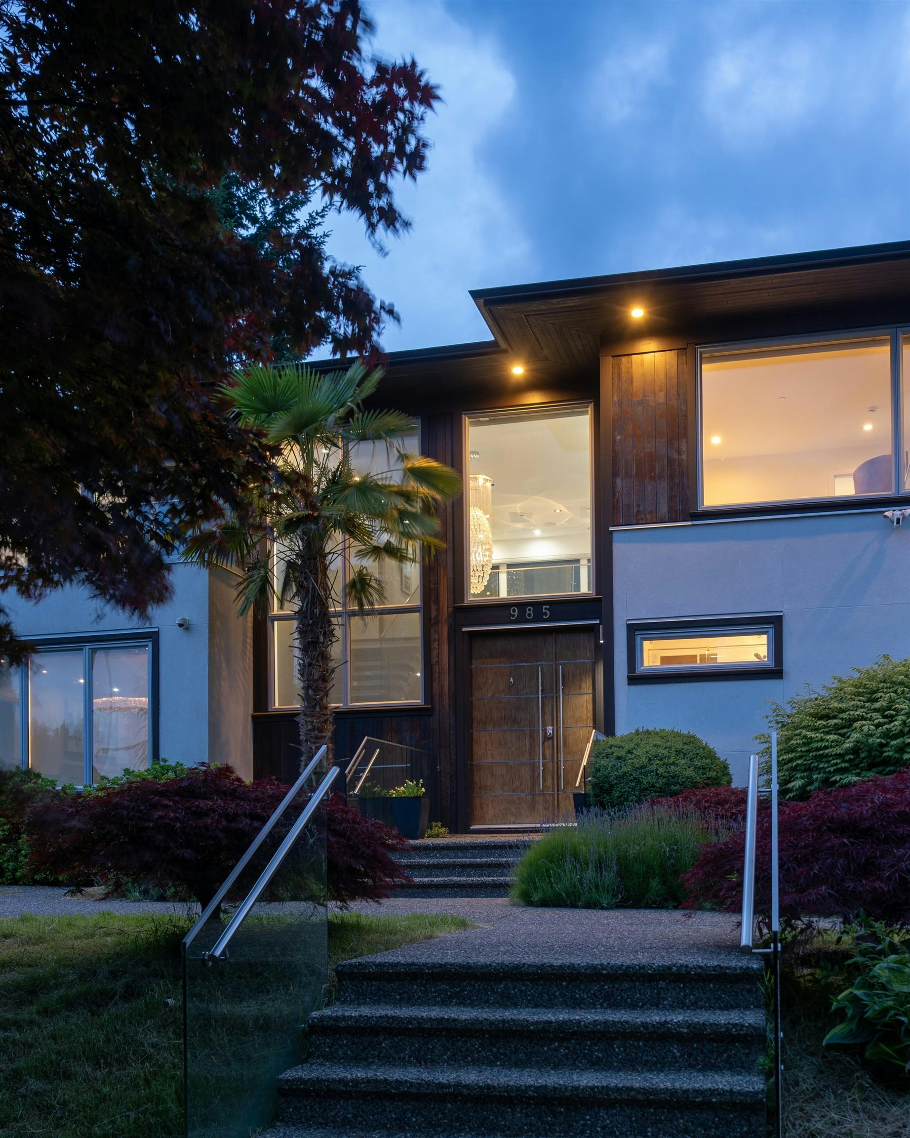 985 Eyremount Drive - 2