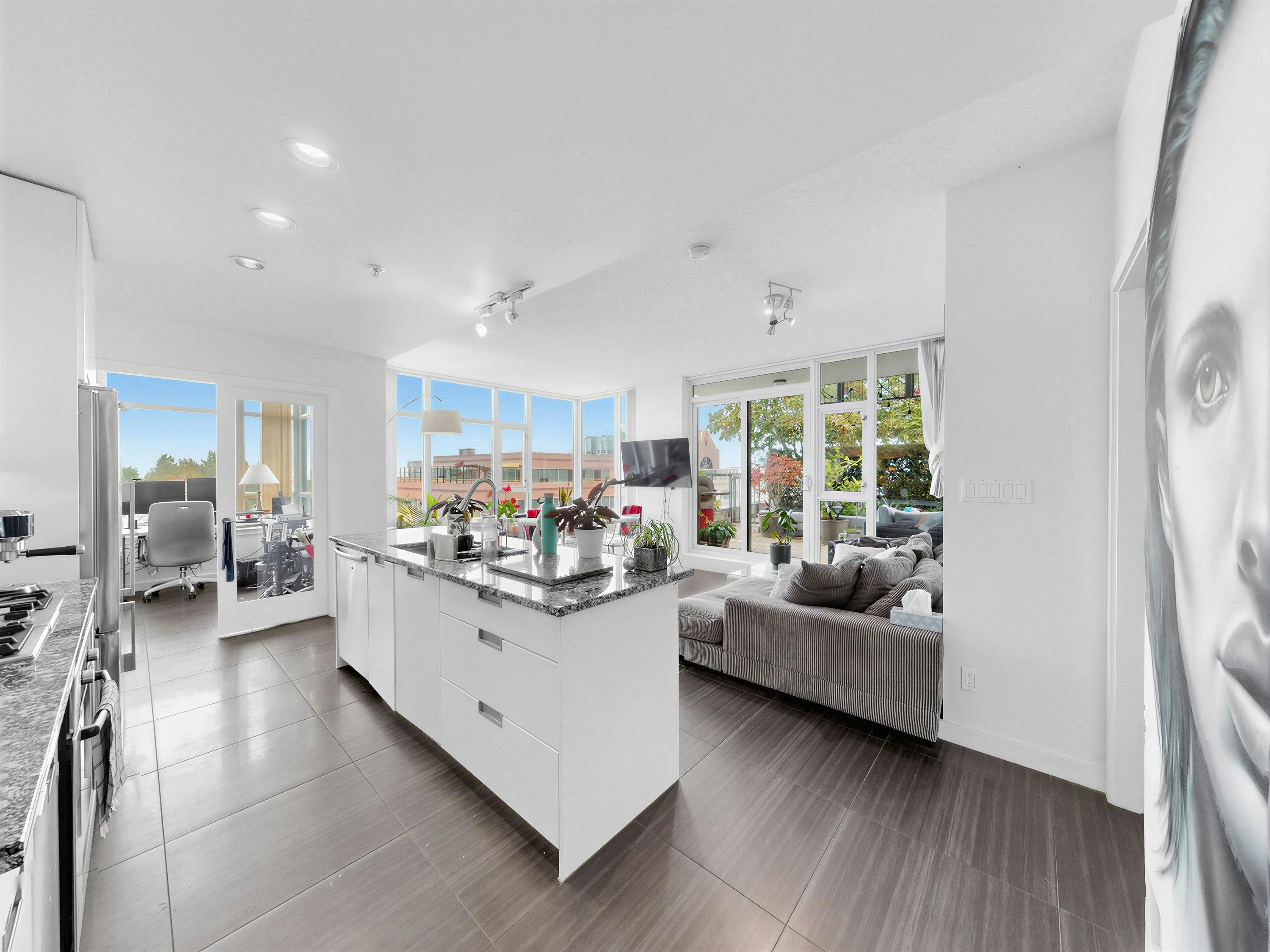 865-2080 W Broadway, Vancouver, BC, V6J 0C7