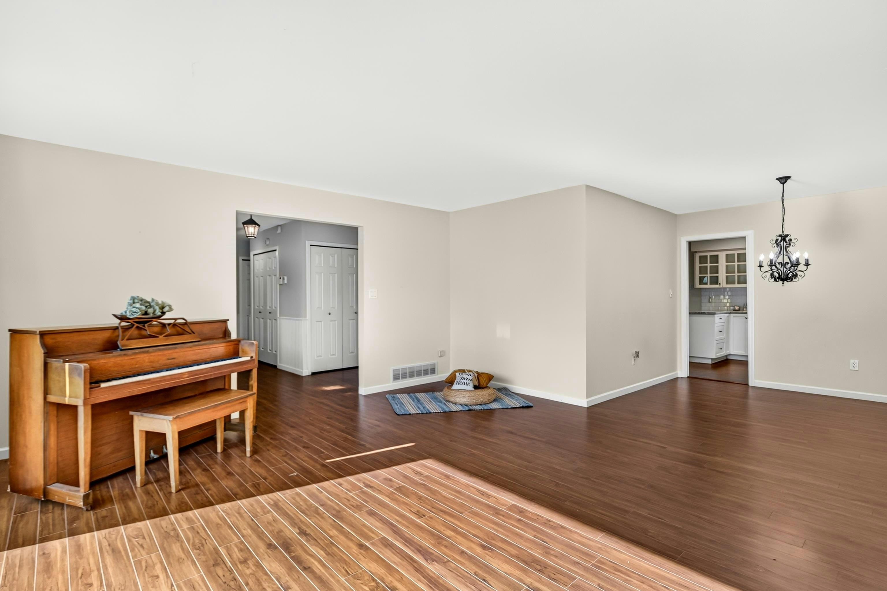 22205 126 Avenue, Maple Ridge, BC, V2X 0W5 - 12