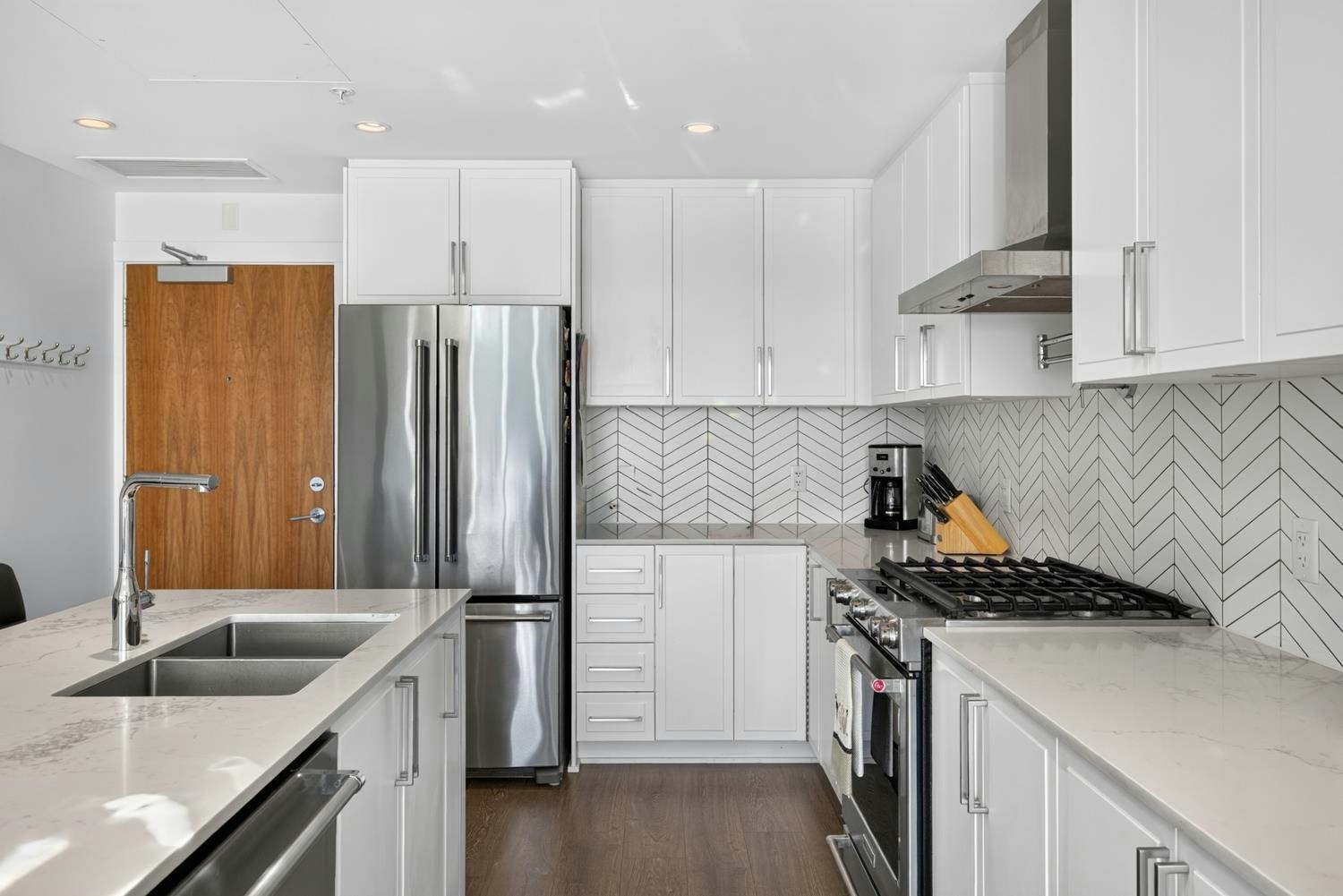 508-4477 Hastings Street - 3