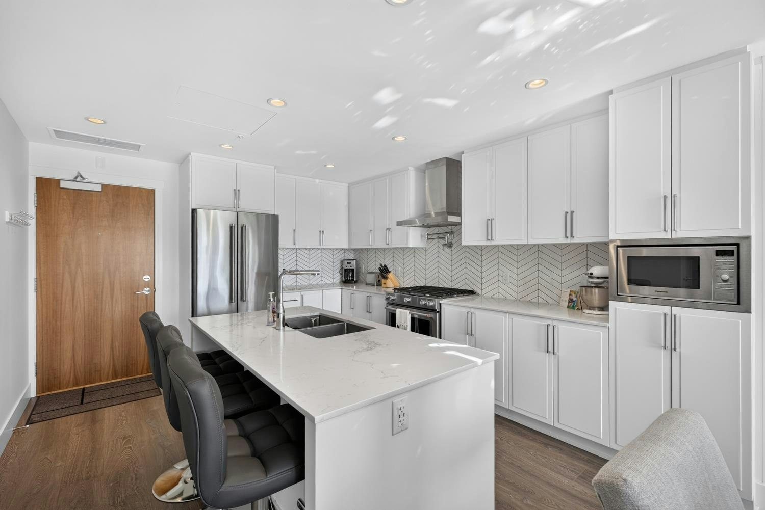 508-4477 Hastings Street - 2