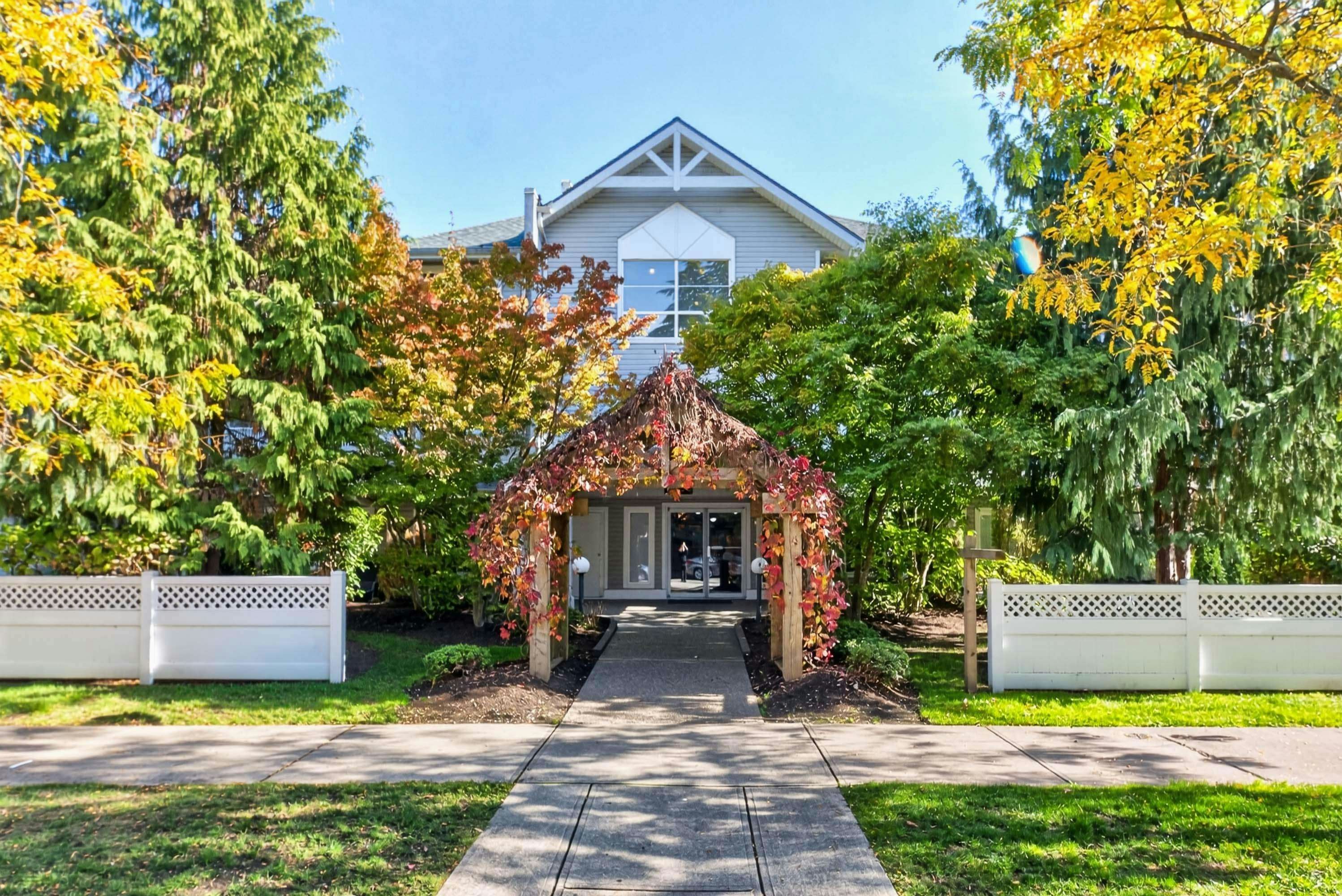 202-10130 139 Street, Surrey, BC, V3T 4L4