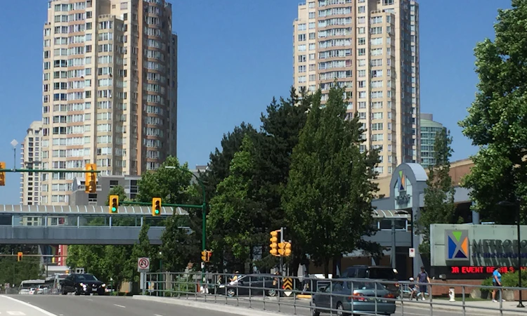 401-6240 Mckay Avenue