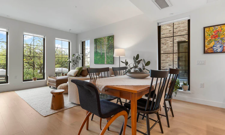 102-157 W King Edward Avenue