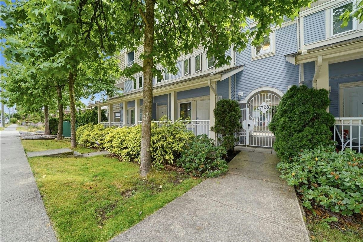 1-7128 17th Avenue, Burnaby, BC, V3N 1K7