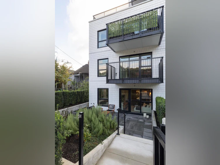 111-2235 E Broadway, Vancouver, BC, V5N 0J5 - 22
