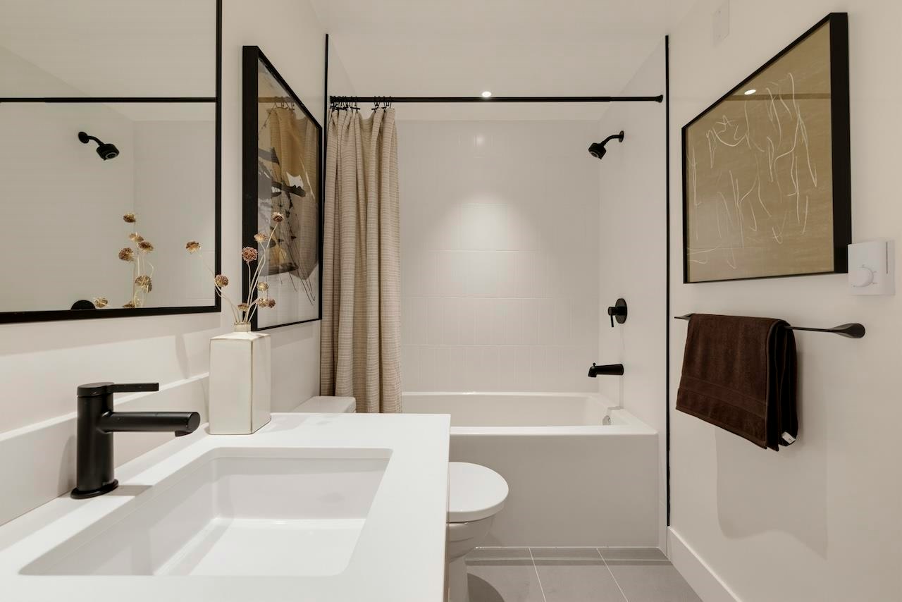 111-2235 E Broadway, Vancouver, BC, V5N 0J5 - 16