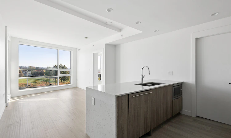 401-7638 Cambie Street