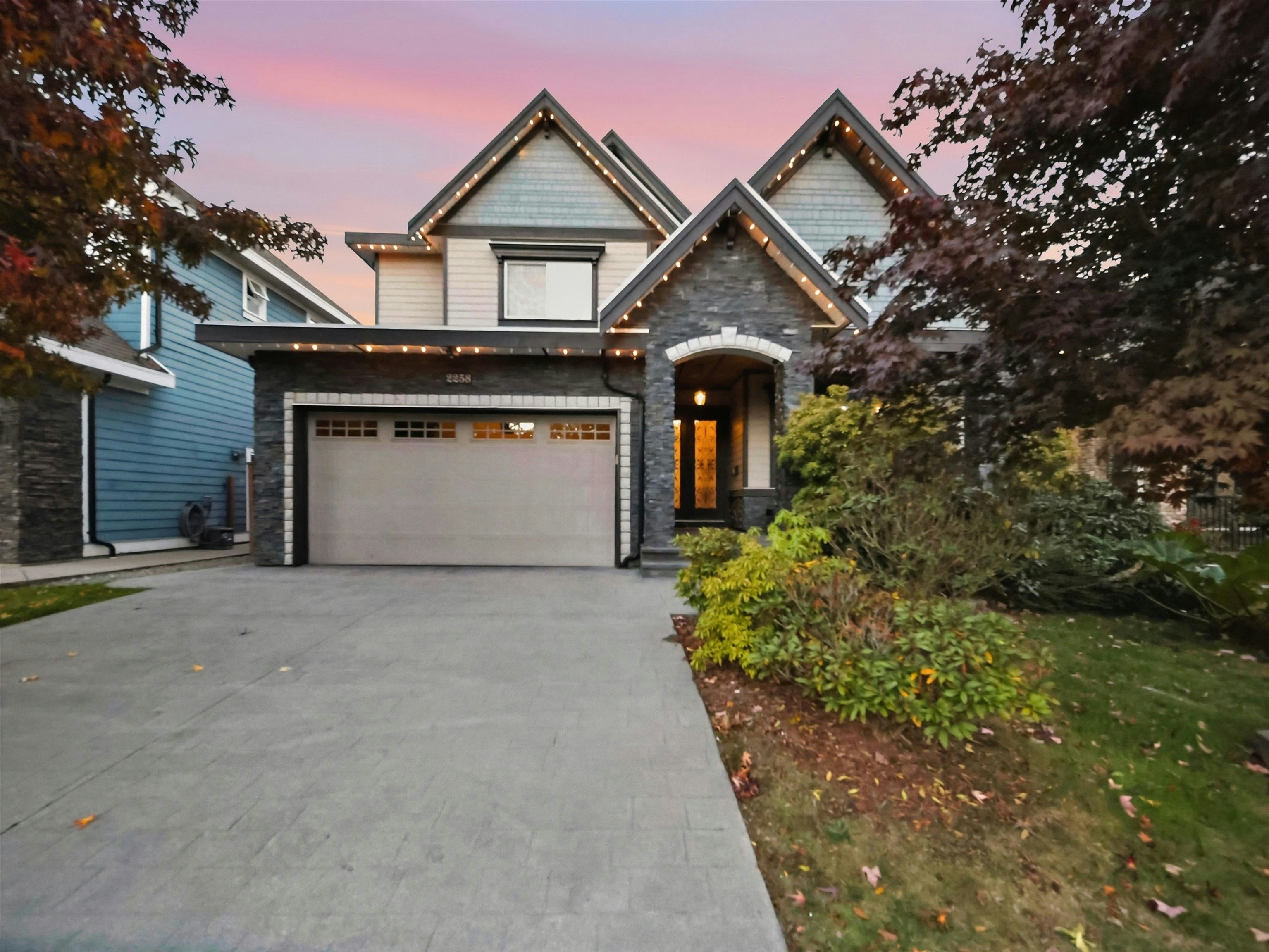 2258 Madrona Place, Surrey, BC, V4A 7Z4