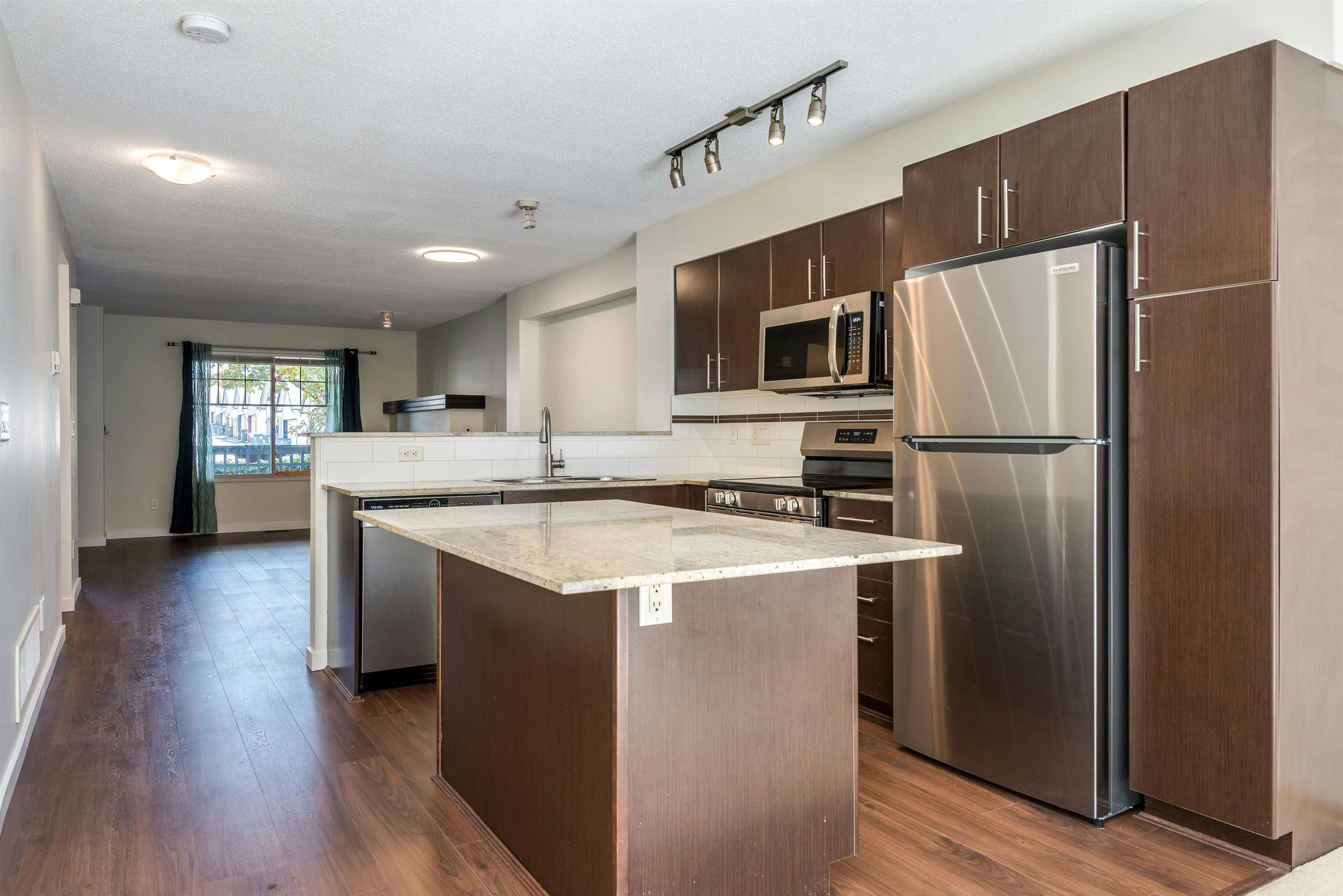 77-19250 65 Avenue - 4