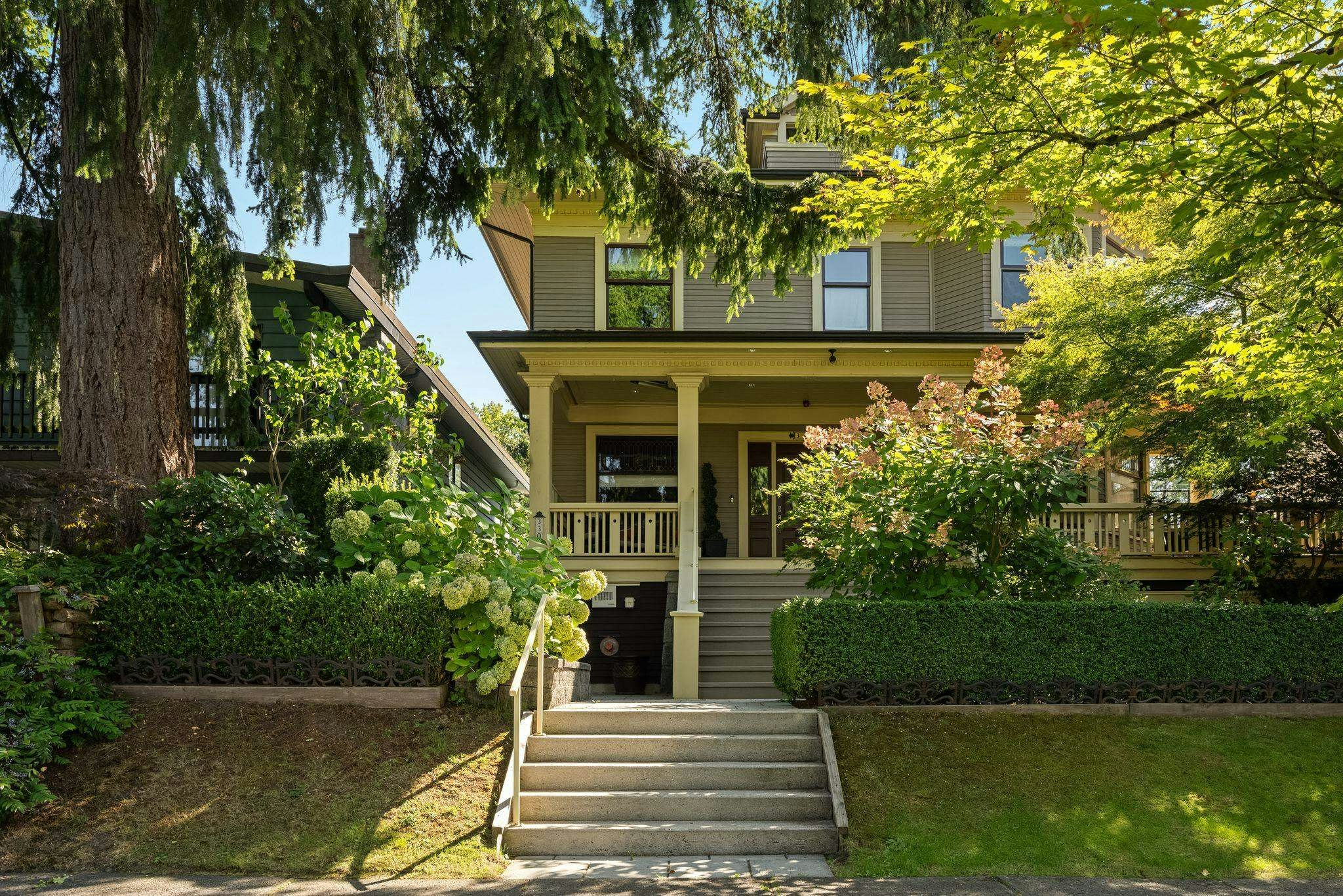 330 W 14th Avenue, Vancouver, BC, V5Y 1X4