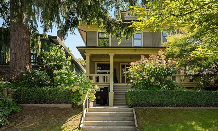 330 W 14th Avenue
