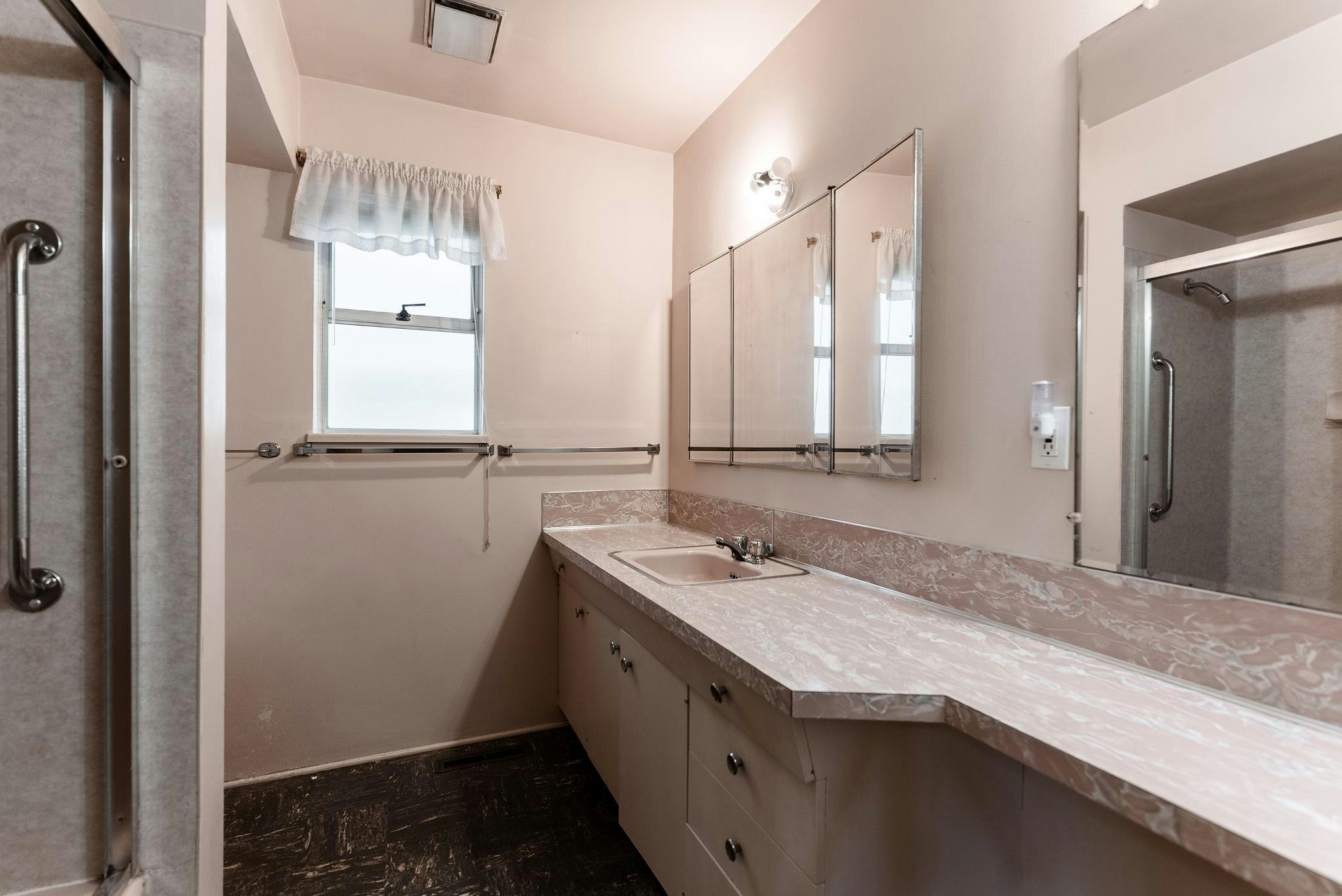 2878 W 14th Avenue, Vancouver, BC, V6K 2X4 - 19