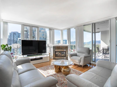 1403-235 Guildford Way - 3