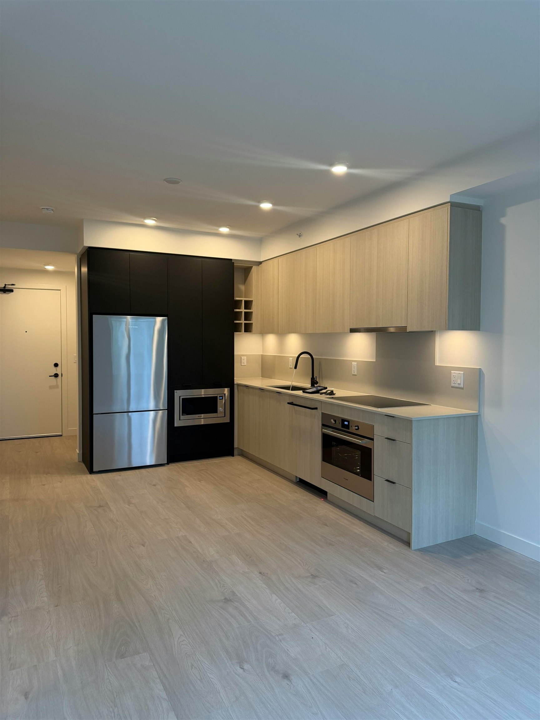 610-968 Lytton Street, North Vancouver, BC, V7H 2T1 - 2