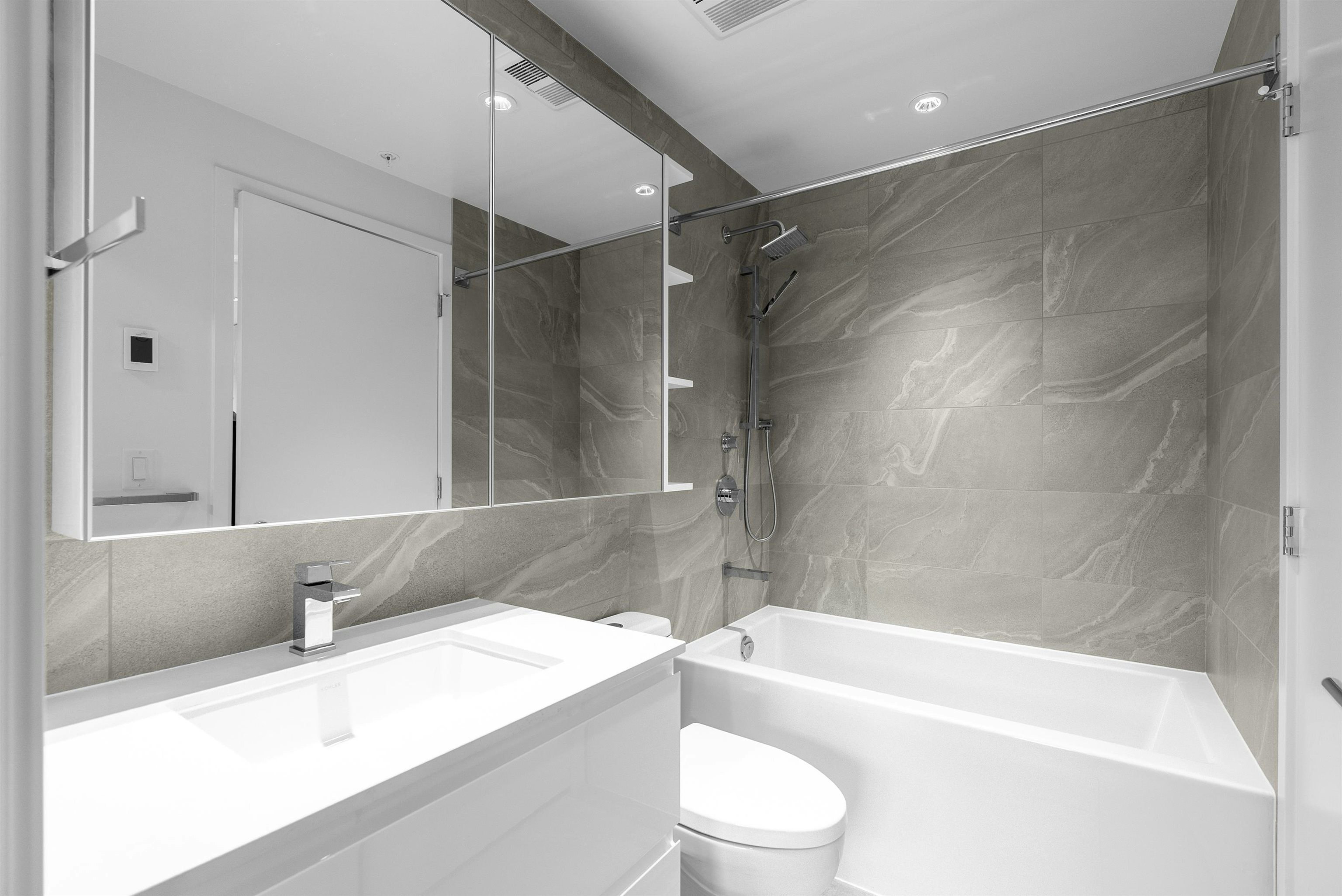 1215-6500 Minoru Boulevard, Richmond, BC, V6Y 0N2 - 17